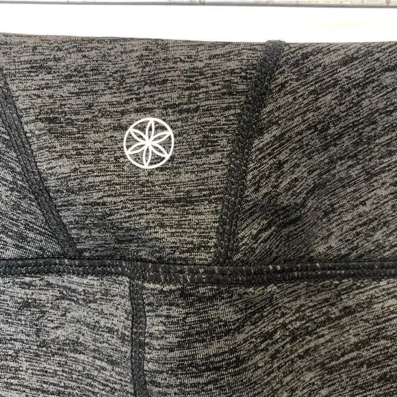 Gaiam gray Capri workout casual leggings size medium - Picture 9 of 13